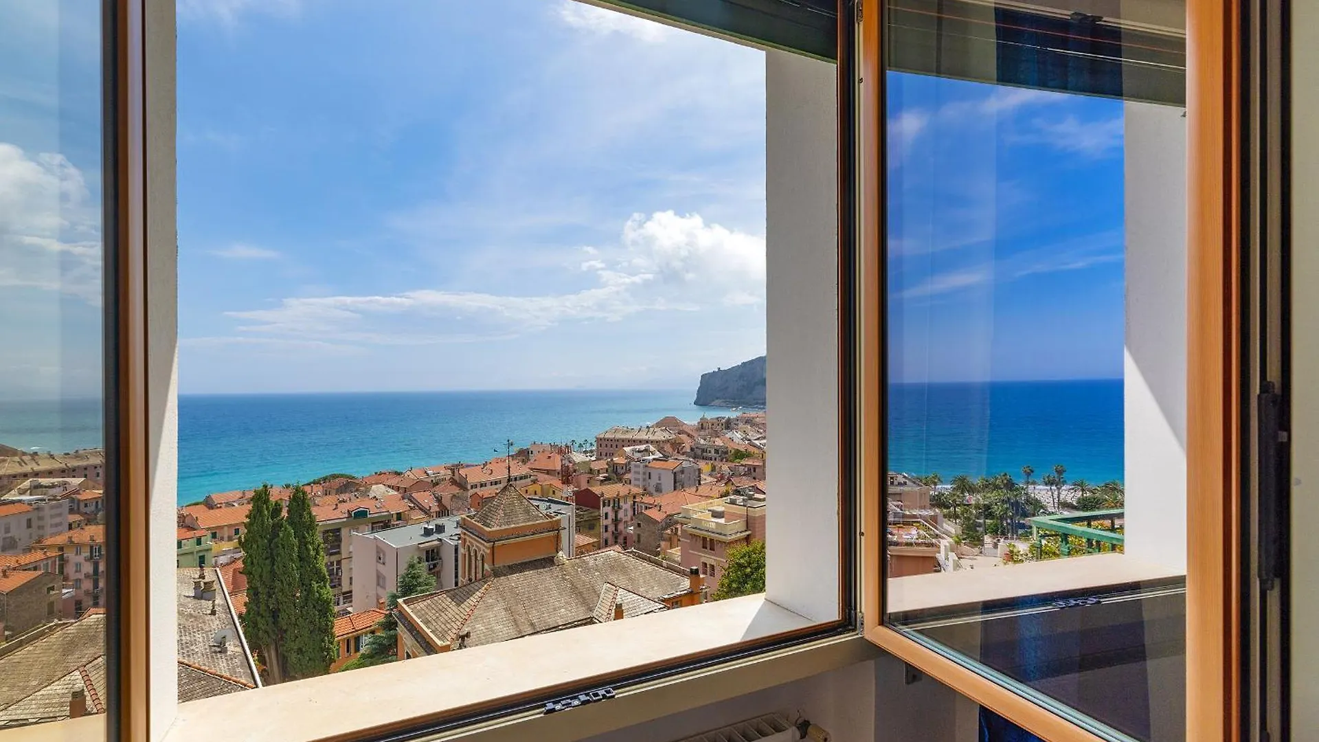 La Casa Nel Blu 0*, Finale Ligure