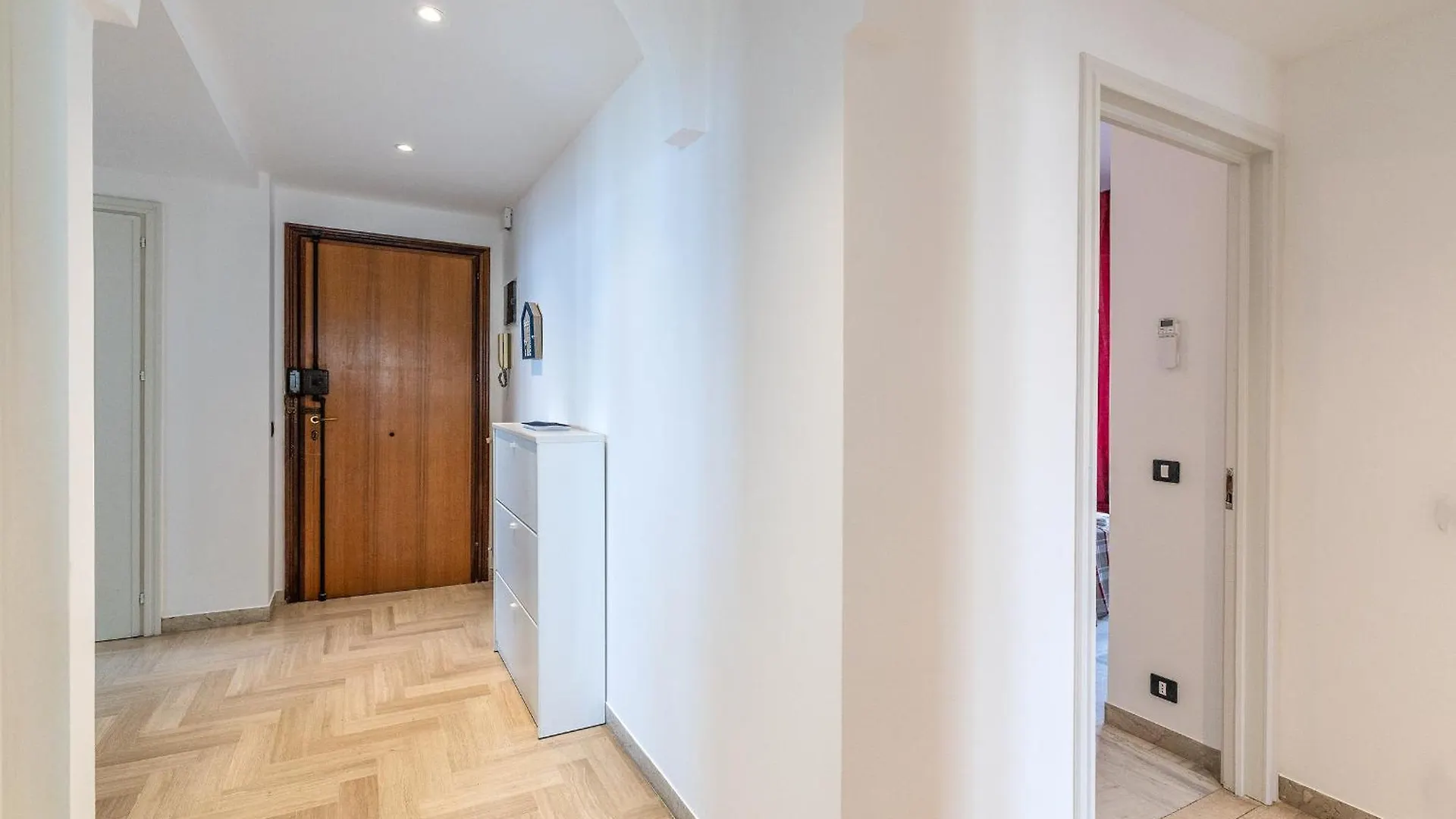 La Casa Nel Blu 0*, Finale Ligure