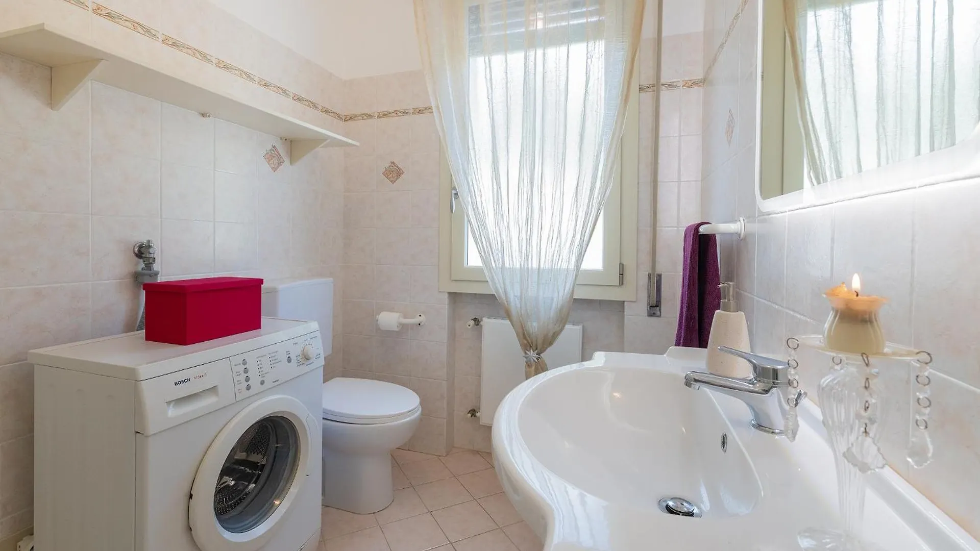 La Casa Nel Blu 0*, Finale Ligure