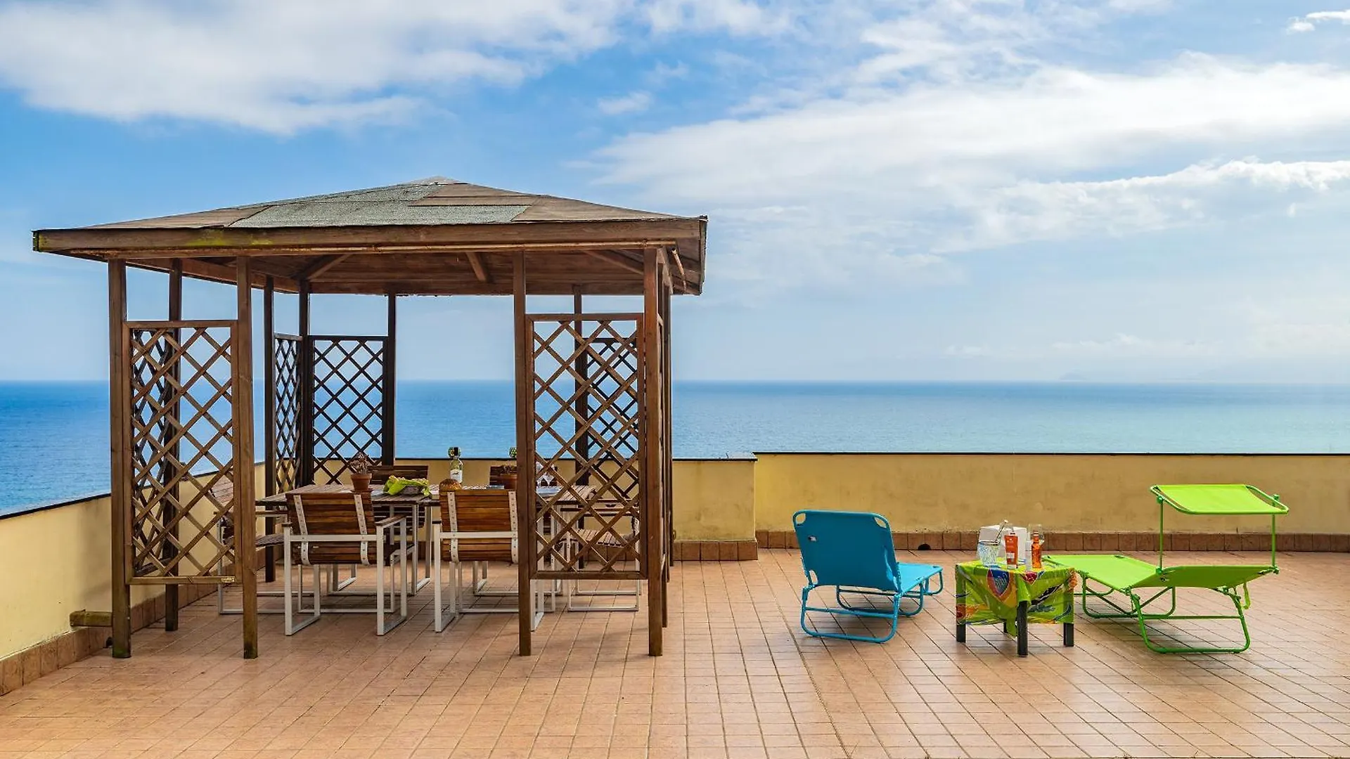 La Casa Nel Blu 0*, Finale Ligure